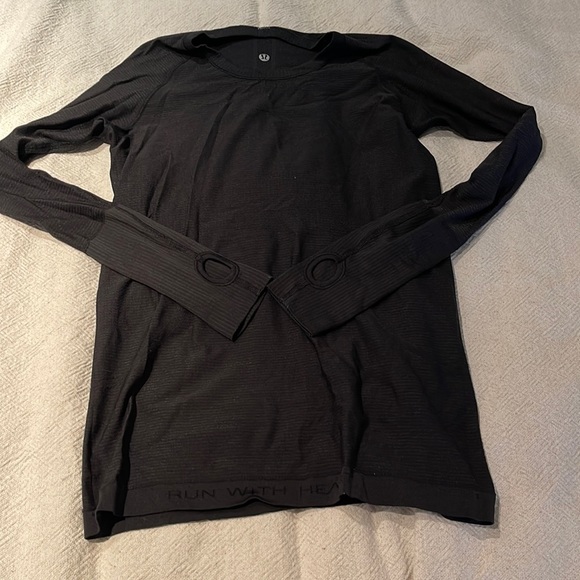 lululemon athletica Tops - Lululemon metal vent tech long sleeve